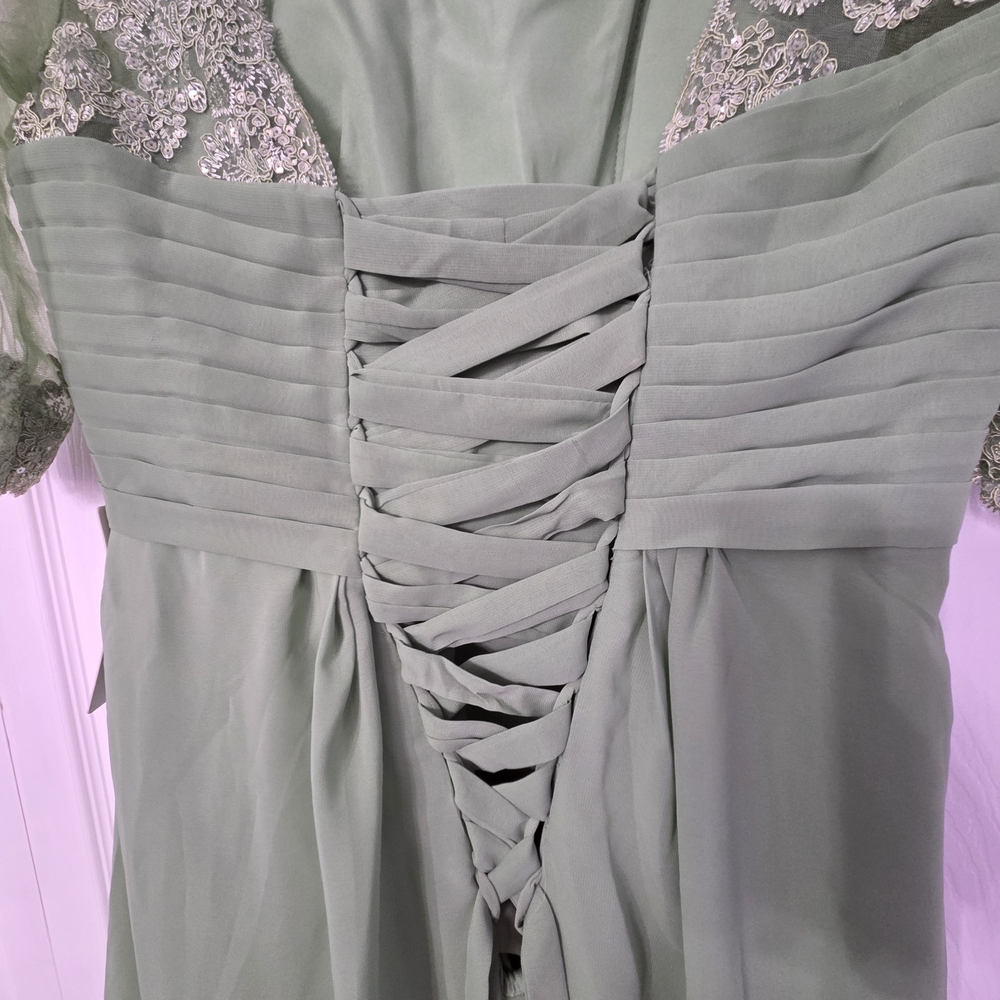 Elegant Green Long Sleeve Dress - Picture 3 of 3